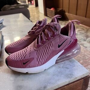 Pink Nike air max 270